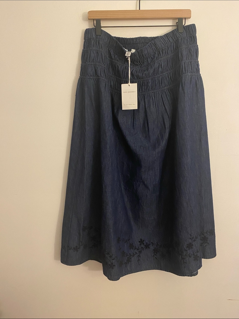 Women's Navy Smocked Waist Midi Skirt